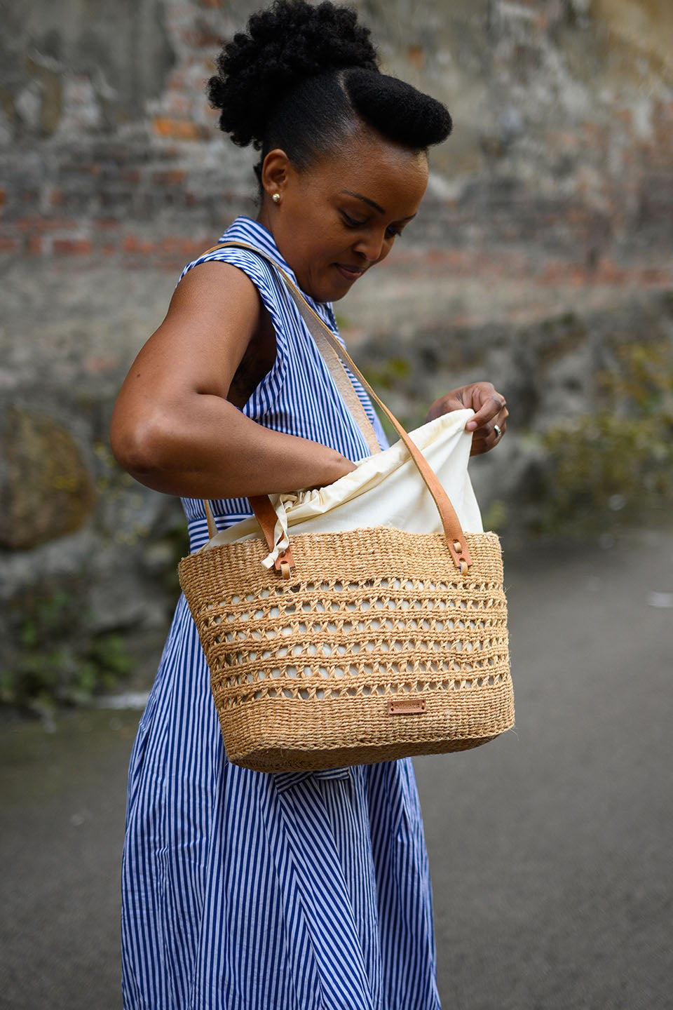 Shoulder bag, open weave