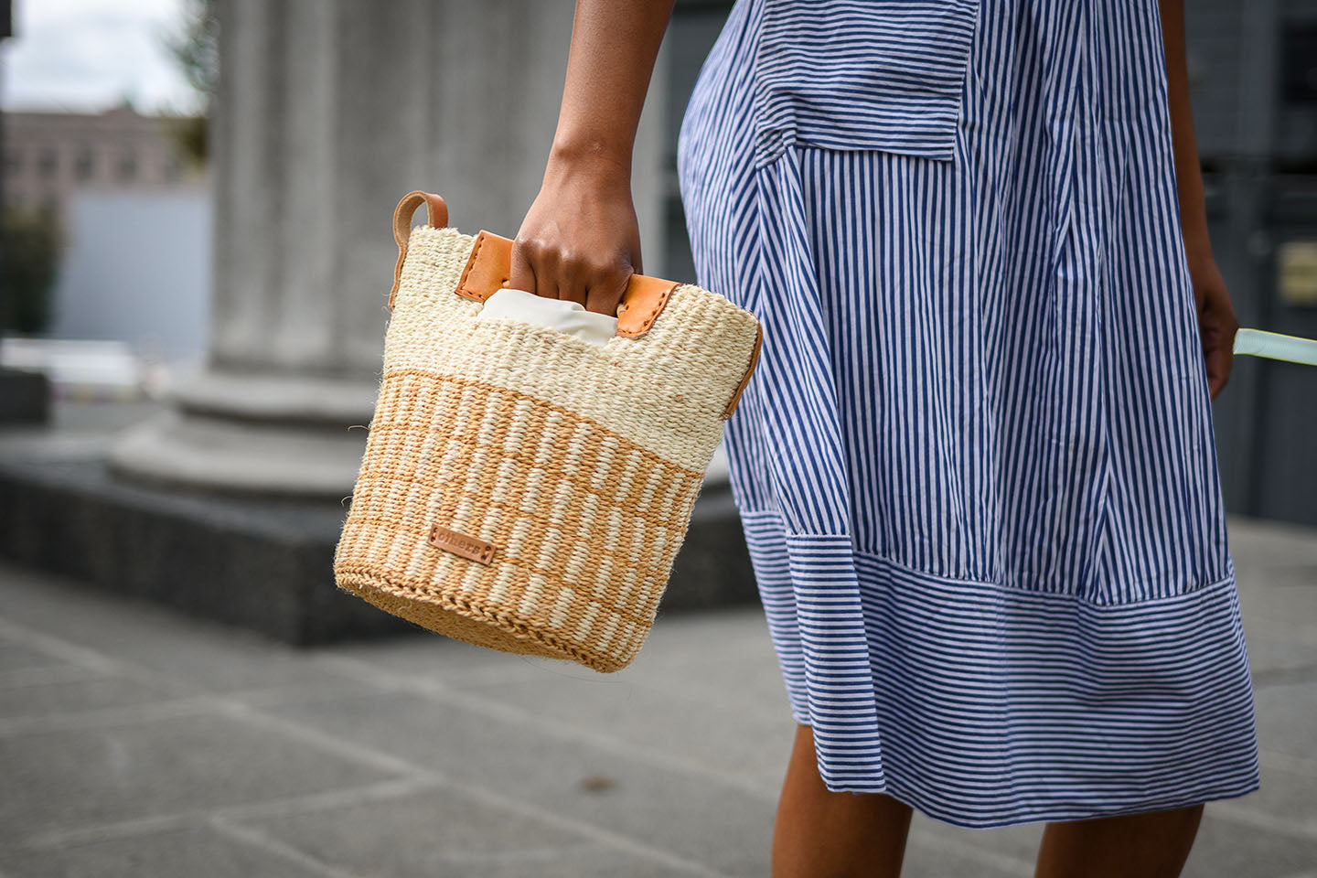 Crossbody bag beige, squares